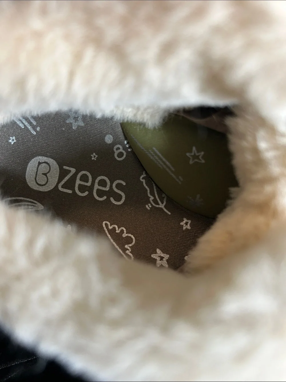 Bzees nwob zees